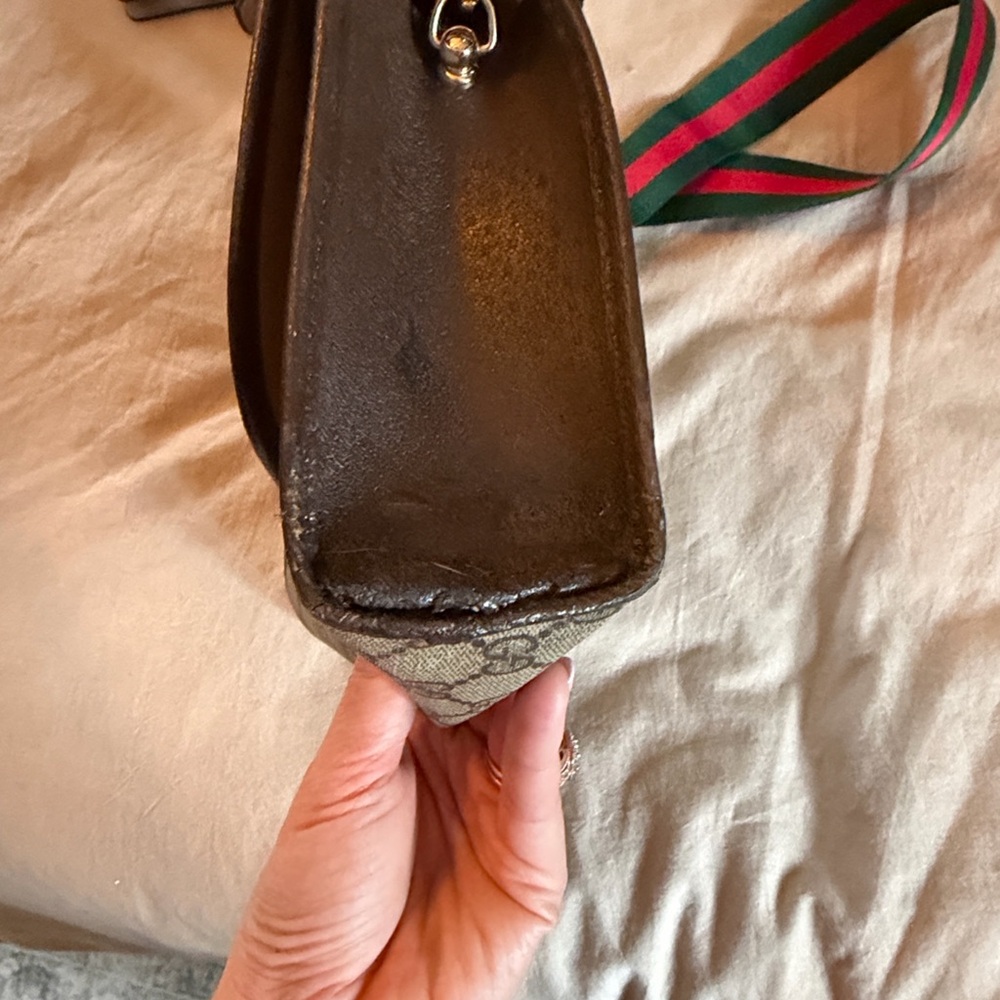 Gucci Beige and Green Signature Crossbody Bag - Picture 6 of 9